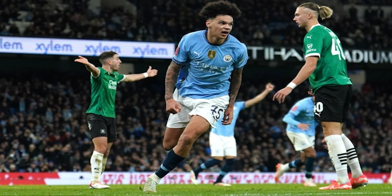 Man City là đội bóng mạnh về tấn công biên